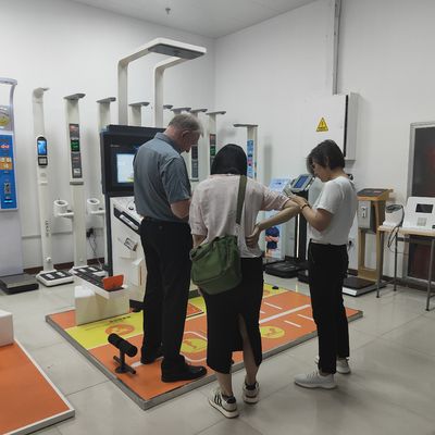 Behoorlijke medische onderzoeksmachine voor gezondheidszorg met een gewicht ≤ 300 kg en aanraakscherm