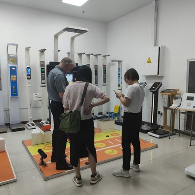 Behoorlijke medische onderzoeksmachine voor gezondheidszorg met een gewicht ≤ 300 kg en aanraakscherm