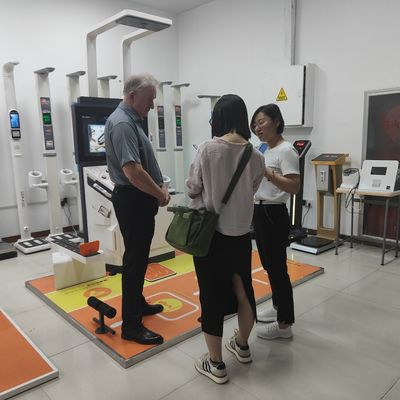 Behoorlijke medische onderzoeksmachine voor gezondheidszorg met een gewicht ≤ 300 kg en aanraakscherm