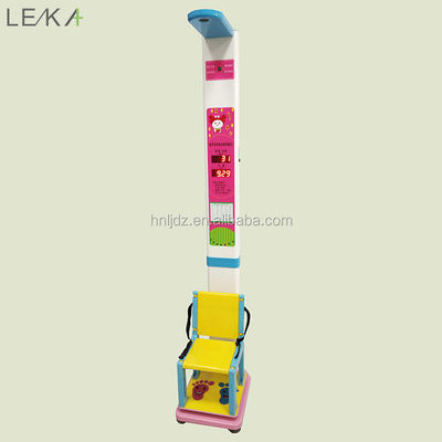 HW-700E Kinderhoogte- en Gewichtsmachine De perfecte weegschaal voor het volgen van de groei van een kind