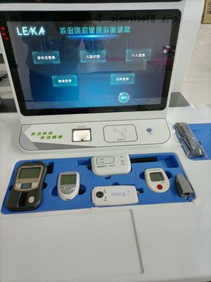 HD-LCD-scherm Telemedicine Kiosk voor volledige lichaamsgezondheidscontrole en bloeddrukmonitoring