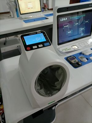 HD-LCD-scherm Telemedicine Kiosk voor volledige lichaamsgezondheidscontrole en bloeddrukmonitoring