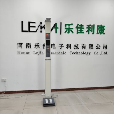 Lichaamshoogte Digitale elektronische gewichtsschaal voor nauwkeurige BMI-meting 33*46*230cm